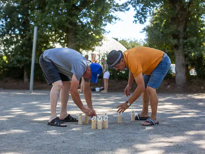 joueurs de pétanque camping Damgan