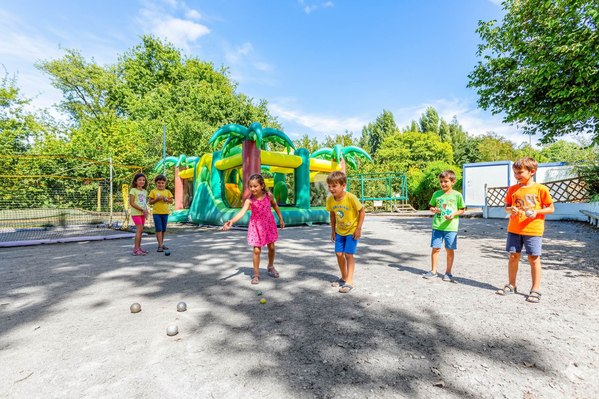 enfants pétanque famping la blanche hermine